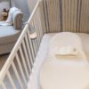 Cocoonababy wit in ledikant