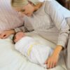 Inbakerdoek geel met driehoekjes met mama
