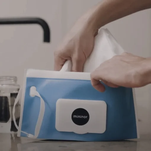 Mininor reisetui voor dry wipes onder de kraan