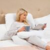 Zwangerschapskussen therapeutisch Clevamama op bed lezen