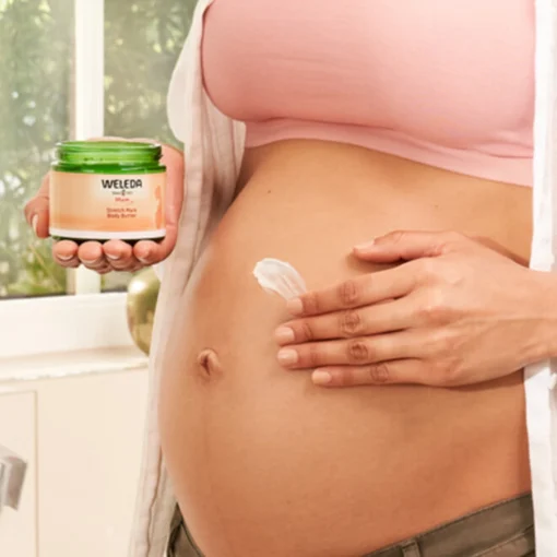 Weleda Mama Zwangerschap Body Butter op de buik smeren