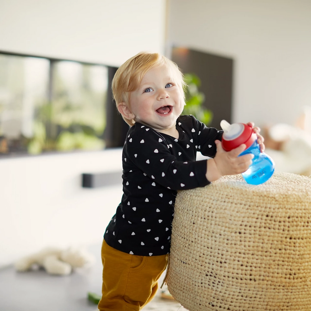 Drinkbeker met zachte tuit | 300 ml | Blauw | Philips Avent 3 Baby met de blauwe Philips Avent drinkbeker met blauwe tuit.