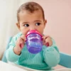 Baby met Philips Avent tuitbeker met zachte tuit roze